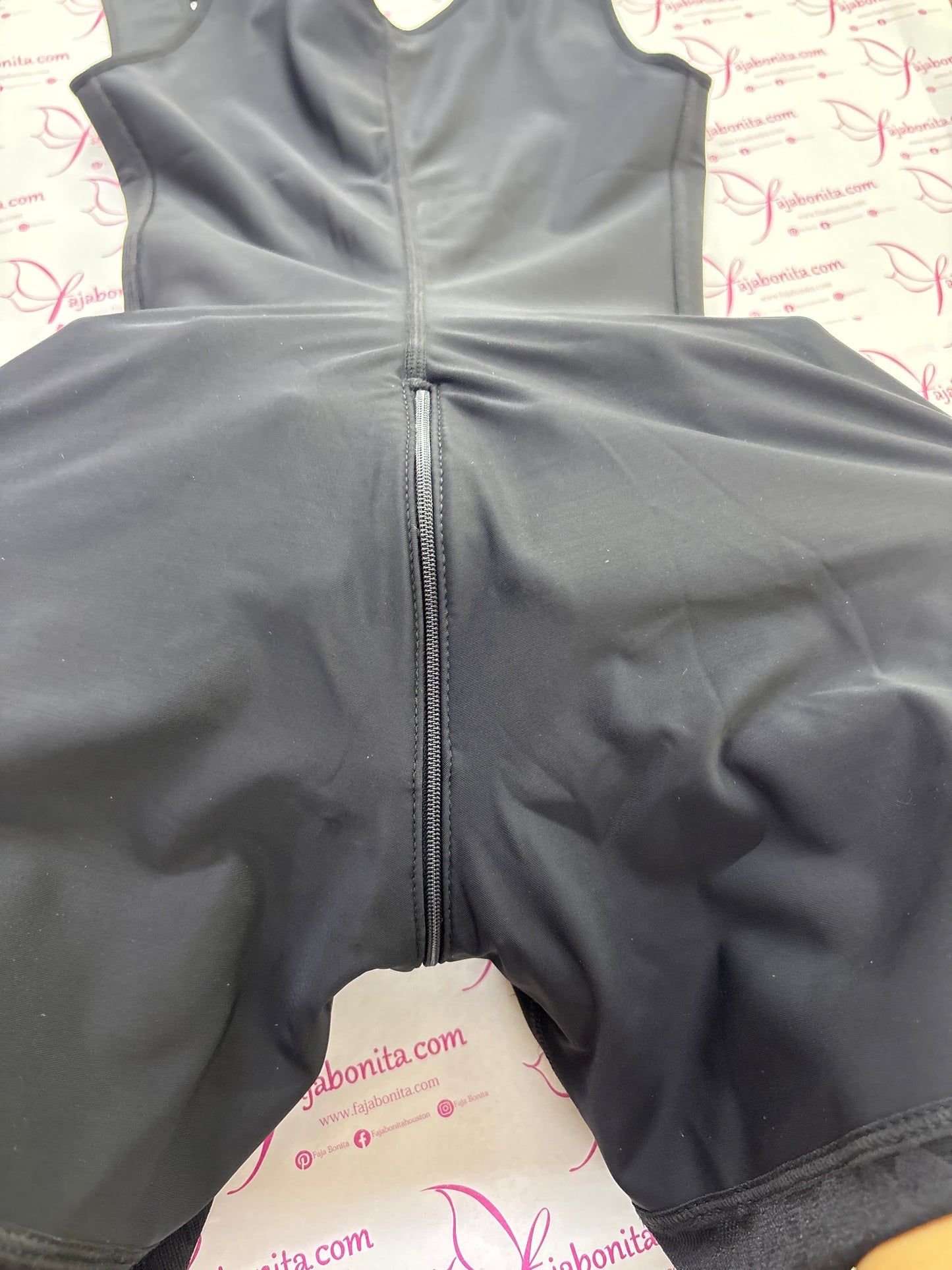 InvisiFit Wide-Strap Shaper Shorts Faja Bonita