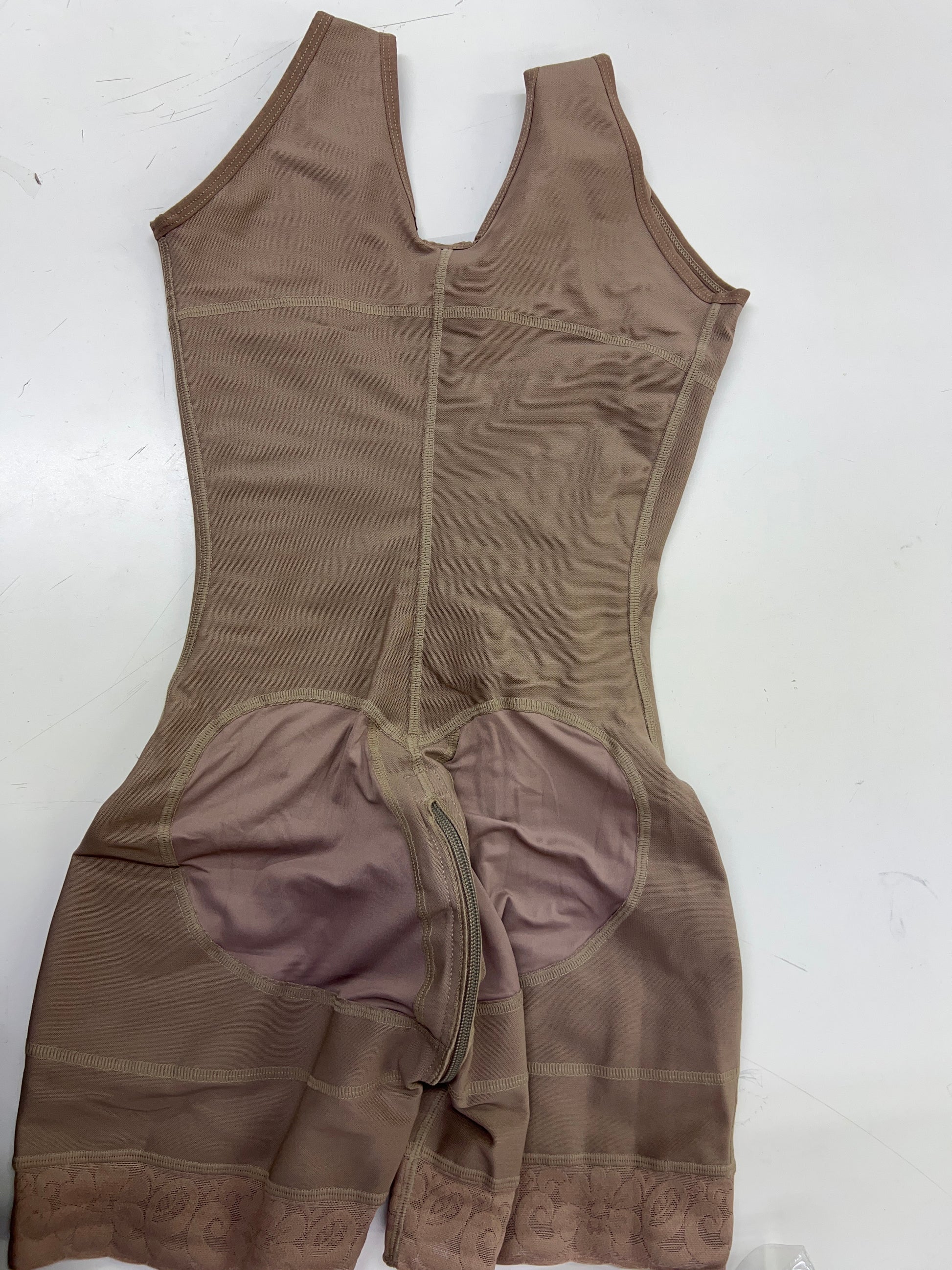 FB724-1zp Short Style High Compression Garment with Thick Straps and Triple Hook Closure - Bonita Shape